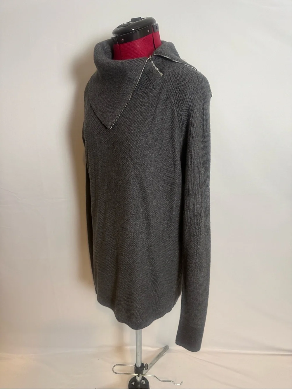 NWT White House Black Market Sweater Size Large Charcoal Grey Ribbed Zip Neck